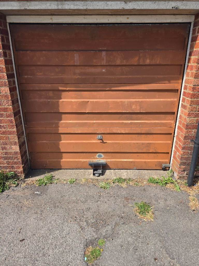 Garage To Rent