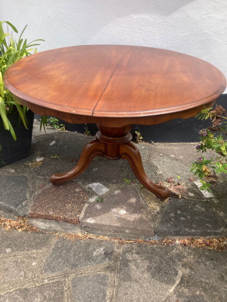 Antique Wooden Gateleg Dining table, good Condition