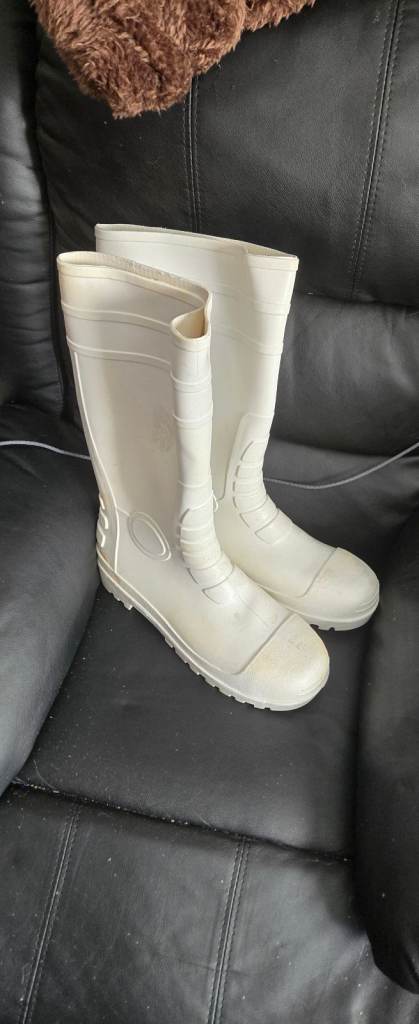 Steel toe cap wellies