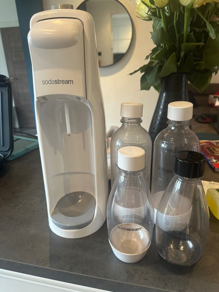 Soda stream with 4 bottles 