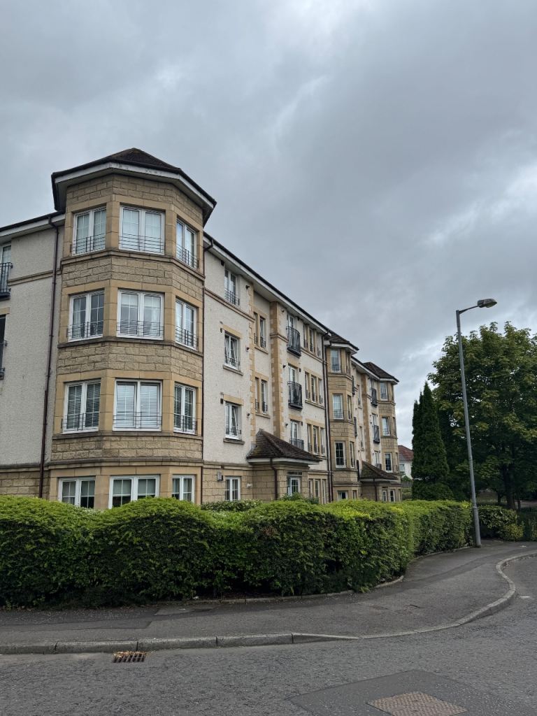 3 bedroom furnished flat in Priorwood Court, Anniesland, G13 1GE 
