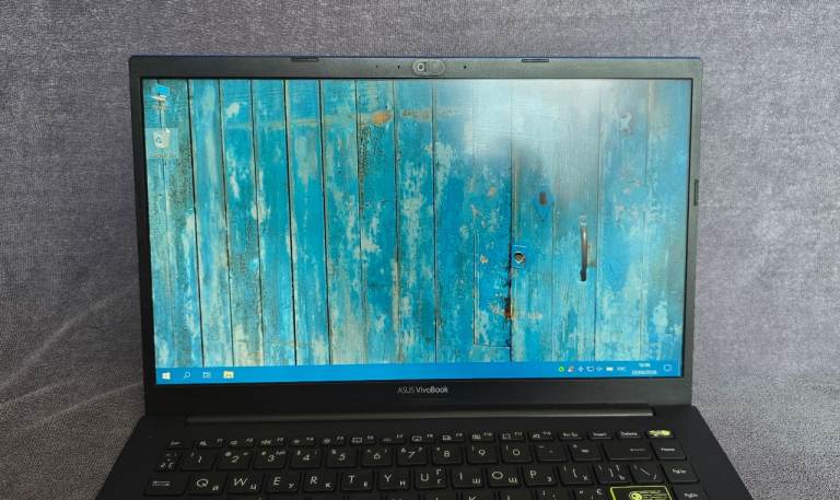 Asus Vivobook Laptop - Blue, Good Condition with Charger