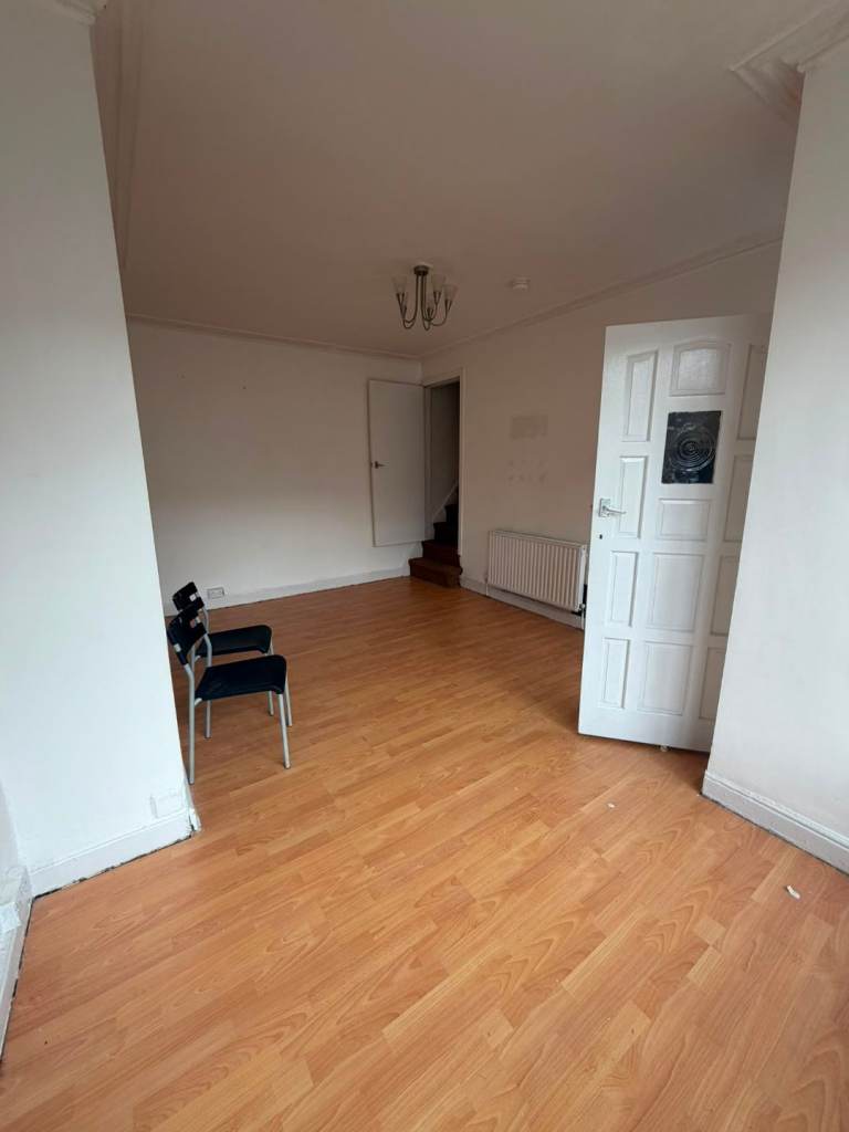2 bedroom house to let