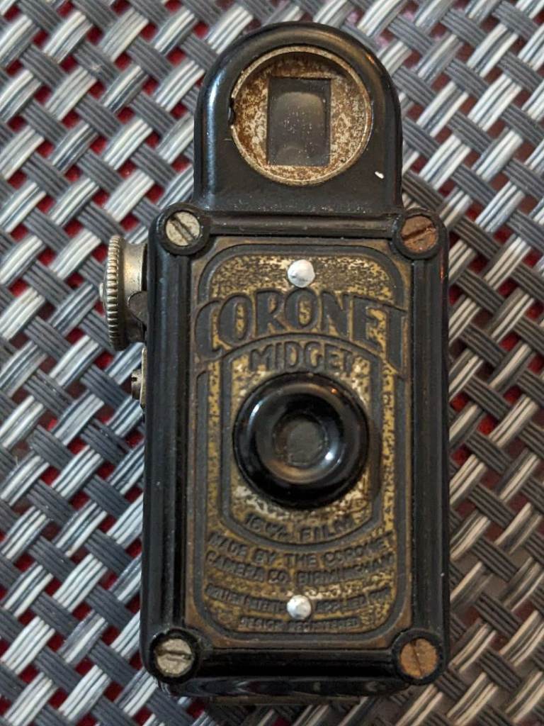 Vintage  1934's Coronet Midget Miniature Spy Film Camera. Bakelite.made in England read description