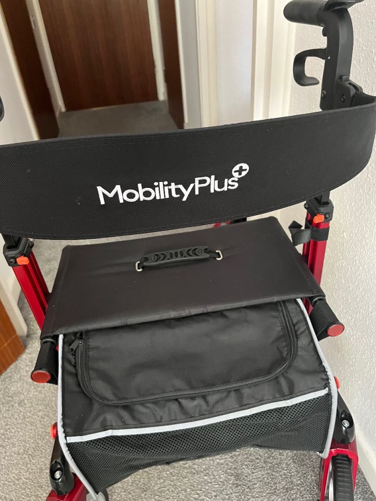 4 wheeled Rollator with seat