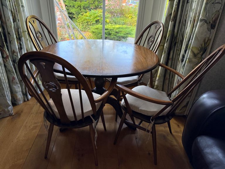Ercol Extending Dining Table & 4 Chairs