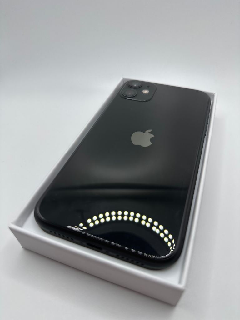 PRISTINE: Apple iPhone 11, 64gb, Black (UNLOCKED)