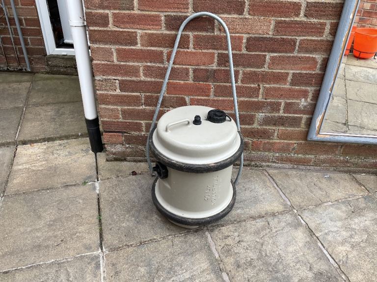 Aqua roll 40 litre with handle