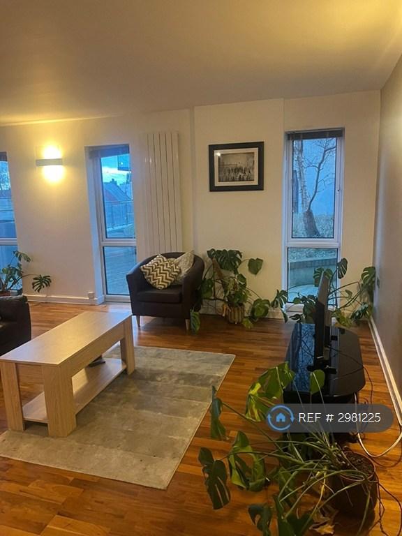 2 bedroom flat in Cedar Court, Prestwich, M25 (2 bed) (#2981225)