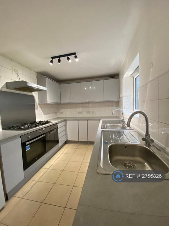 6 bedroom house in Heald Grove, Manchester, M14 (6 bed) (#2756826)