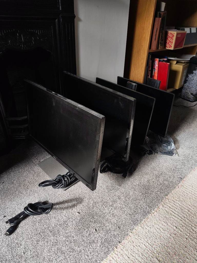 FREE 4 x computer monitors FREE
