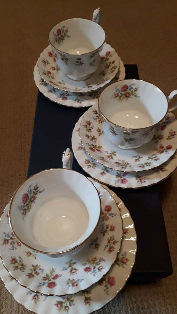 ROYAL ALBERT WINSOME ENGLISH BONE CHINA TEA SET 1966