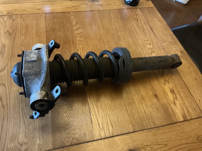 Strut suspension Porsche Cayenne. Left rear 2013. ( mk11 strut )