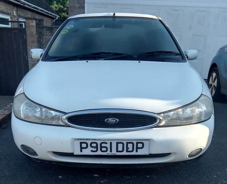 PENDING COLLECTION Ford Mondeo 2.0 16v Ghia. Modern classic
