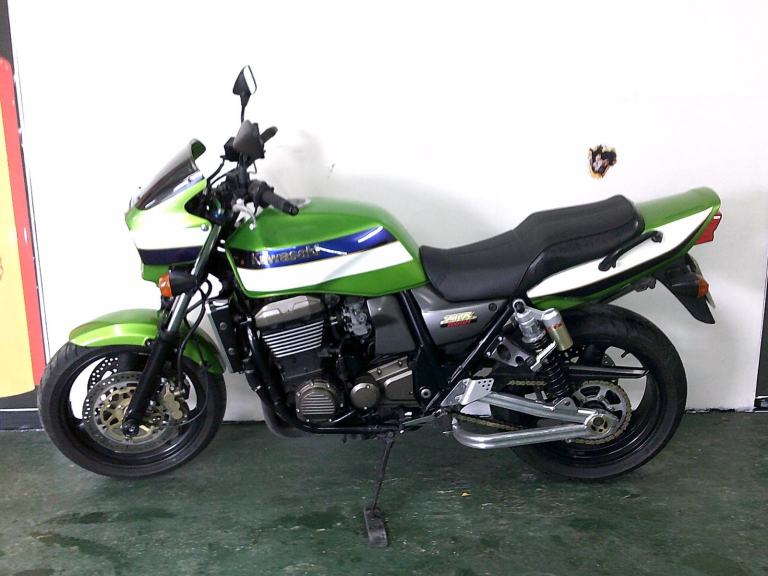 2002 02-reg Kawasaki ZRX1200R A2P Finished in green metallic