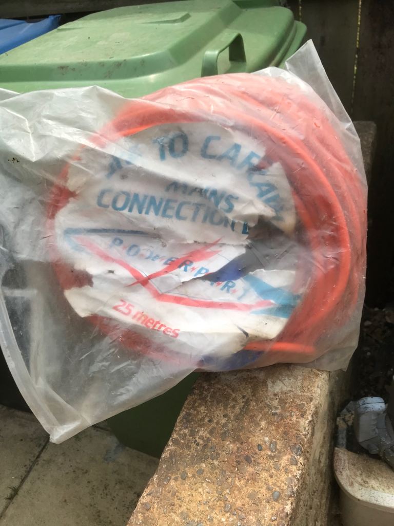 Hook up cable 