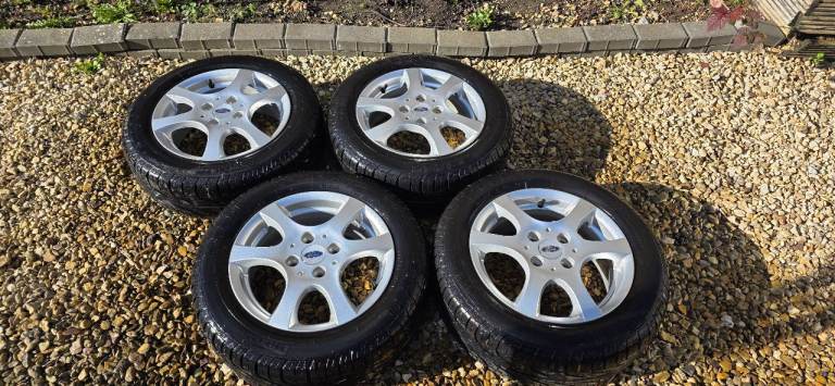 4 x Ford Focus Chic Alloy Wheels with tyres