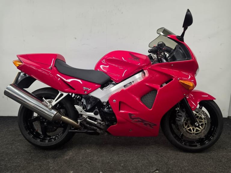 HONDA VFR 800 ** FULLLY ADJUSTABLE SUSPENSIONS - CENTRE STAND - SEAT COWL **