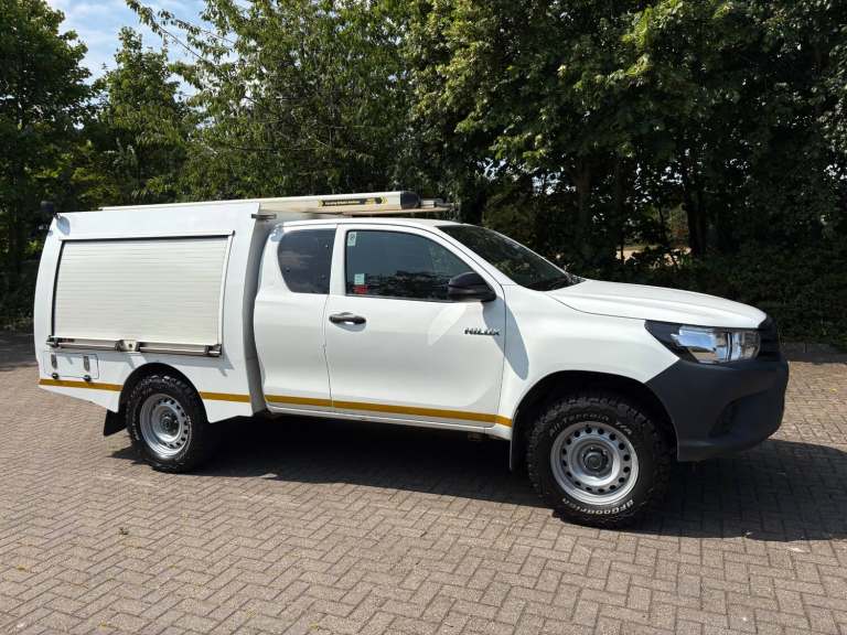 68reg Toyota Hilux 2.4 D-4D 6 Speed Extra Cab Utility / Workshop Spec Pickup