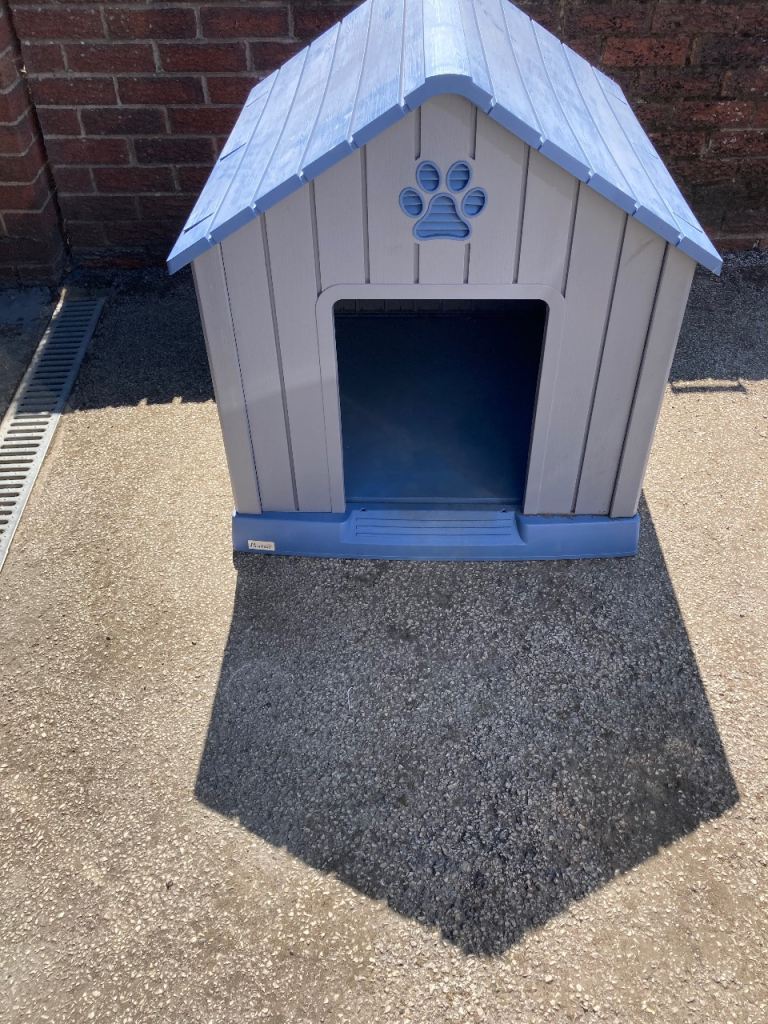 PawHut Dog Kennel Outdoor for Medium Dogs, Waterproof Plastic Dog House