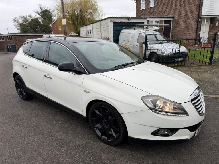 Chrysler, DELTA, Hatchback, 2011, Manual, 1956 (cc), 5 doors