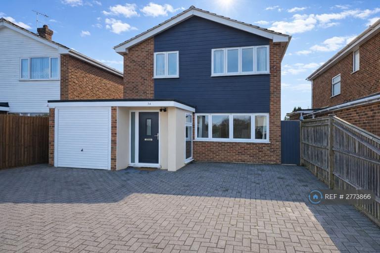 6 bedroom house in Hartsbourne Road, Reading, RG6 (6 bed) (#2773866)