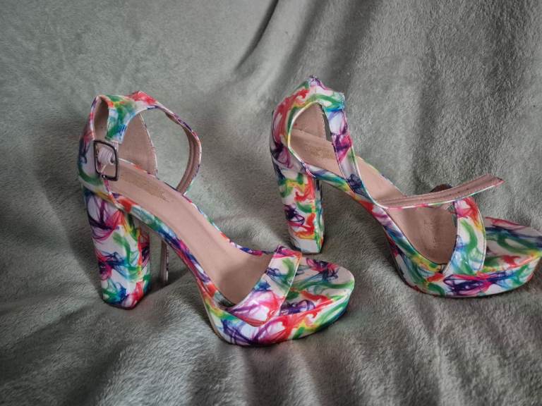 Women's shoes,  Worn one. Very pretty and elegant. Size 5