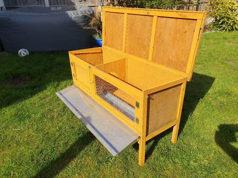 Pawhut Hutch Hinged Top Slide out Tray 115 x 44.3 x 65 cm