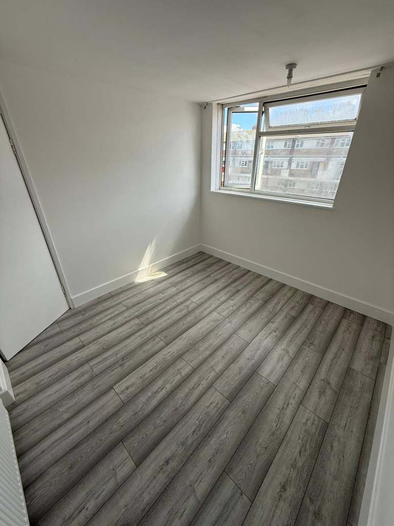 2 bedroom Property 2 Floors Canning Town , Available to rent 