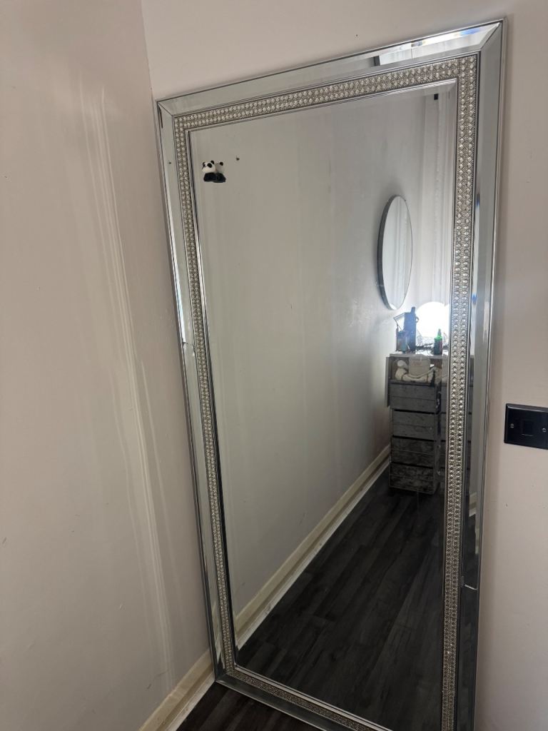 Large mirror 