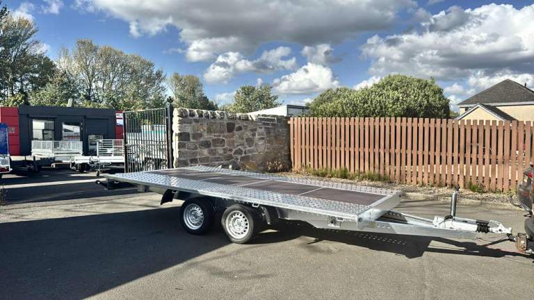 BRAND NEW 4,5M x 2,1M TWIN AXLE MARS FLATBED CAR TRANSPORTER 2700KG