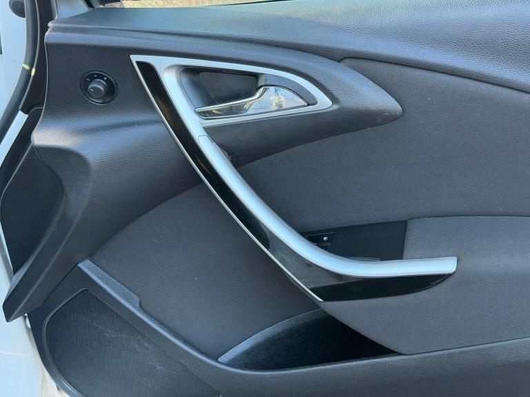 2014 Vauxhall Astra 1.7 CDTi ecoFLEX SRi Euro 5 (s/s) 5dr HATCHBACK Diesel Manual