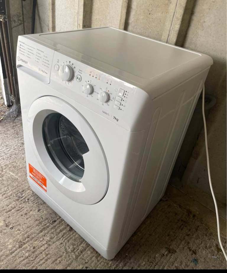 Indesit Washing Machine 7kg – White, Good Condition