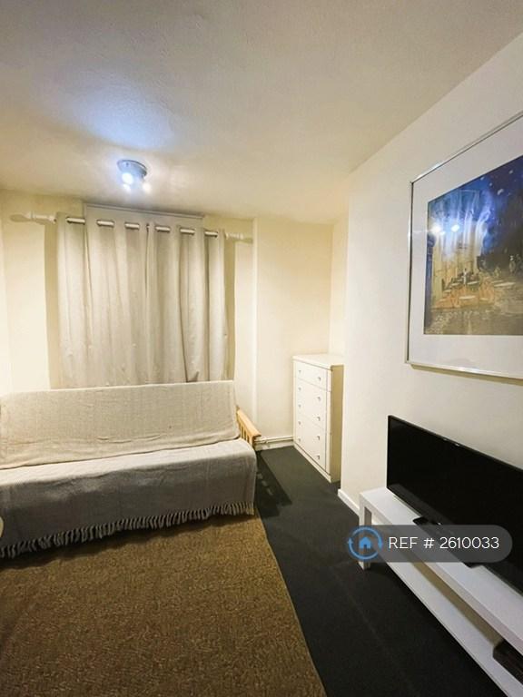 3 bedroom flat in Skipwith House, Holborn, London, EC1N (3 bed) (#2610033)