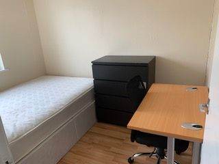 2 bed house - next Bristol Parkway Railway 