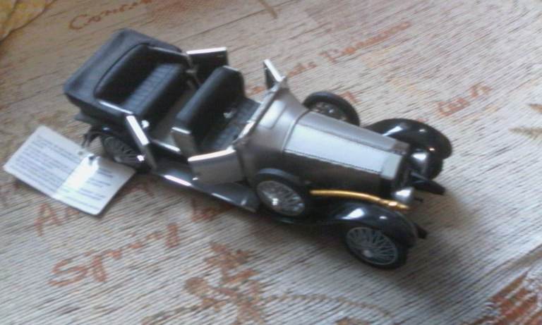 2 FRANKLIN MINT COLLECTABLE CARS 124 SCALE