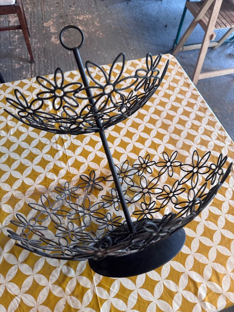 Vintage Metal fruit/vegetable basket 