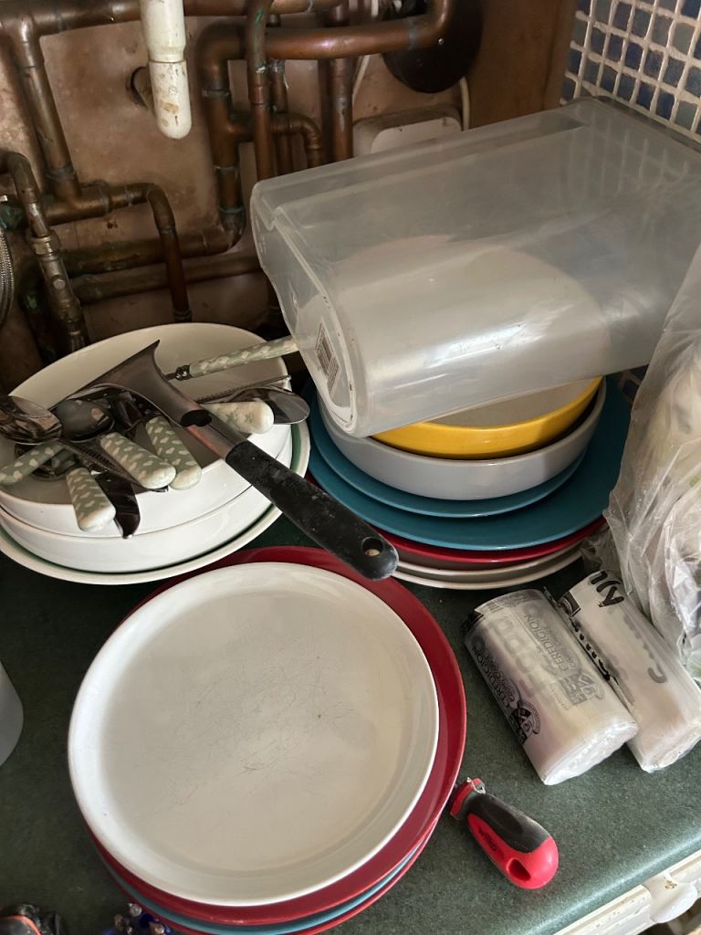 Free plates and bowls