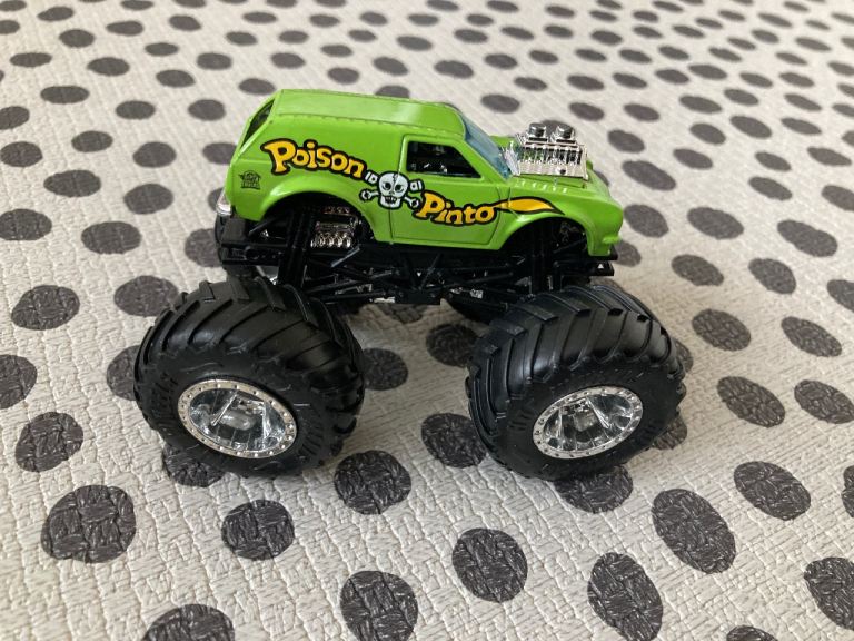 Hotwheels monstertrucks x4