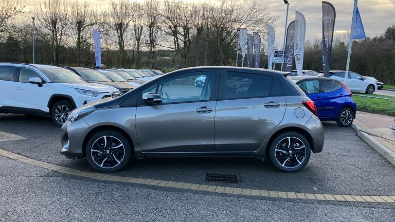 2017 Toyota Yaris 1.33 VVT-i Design 5dr Petrol Hatchback Hatchback Petrol Manual