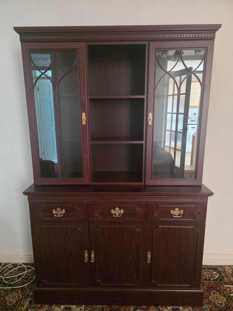 Free Excellent condition cabinet, can be separated 