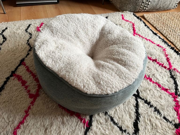 Cat bed 