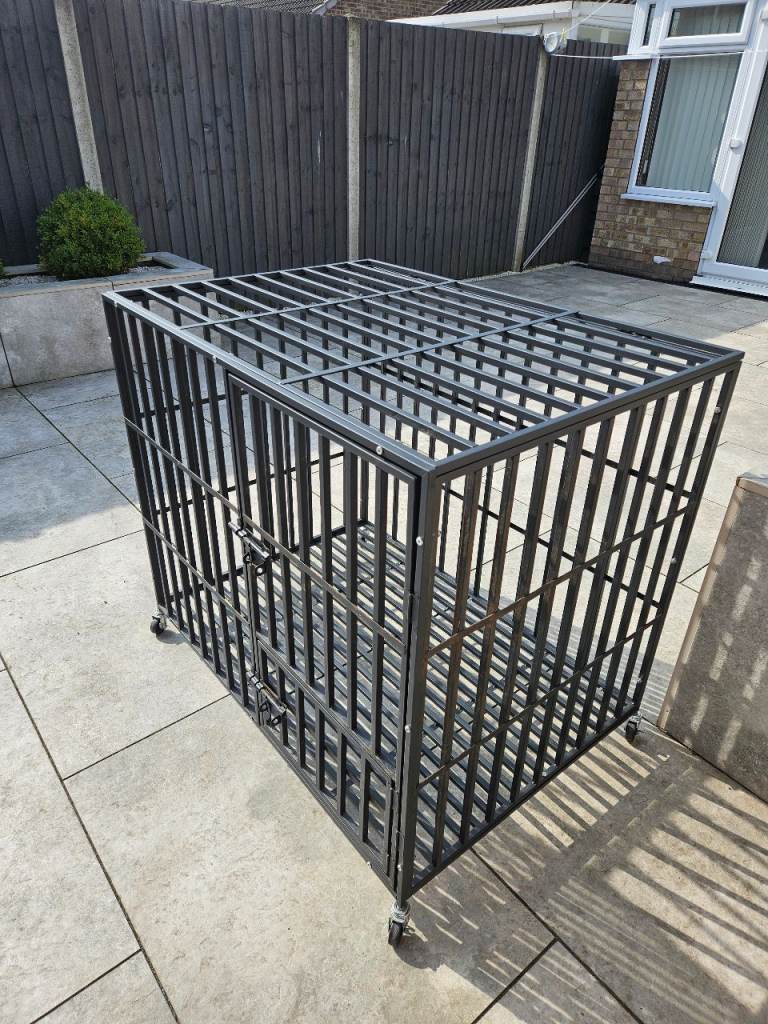 Heavy duty dog crate