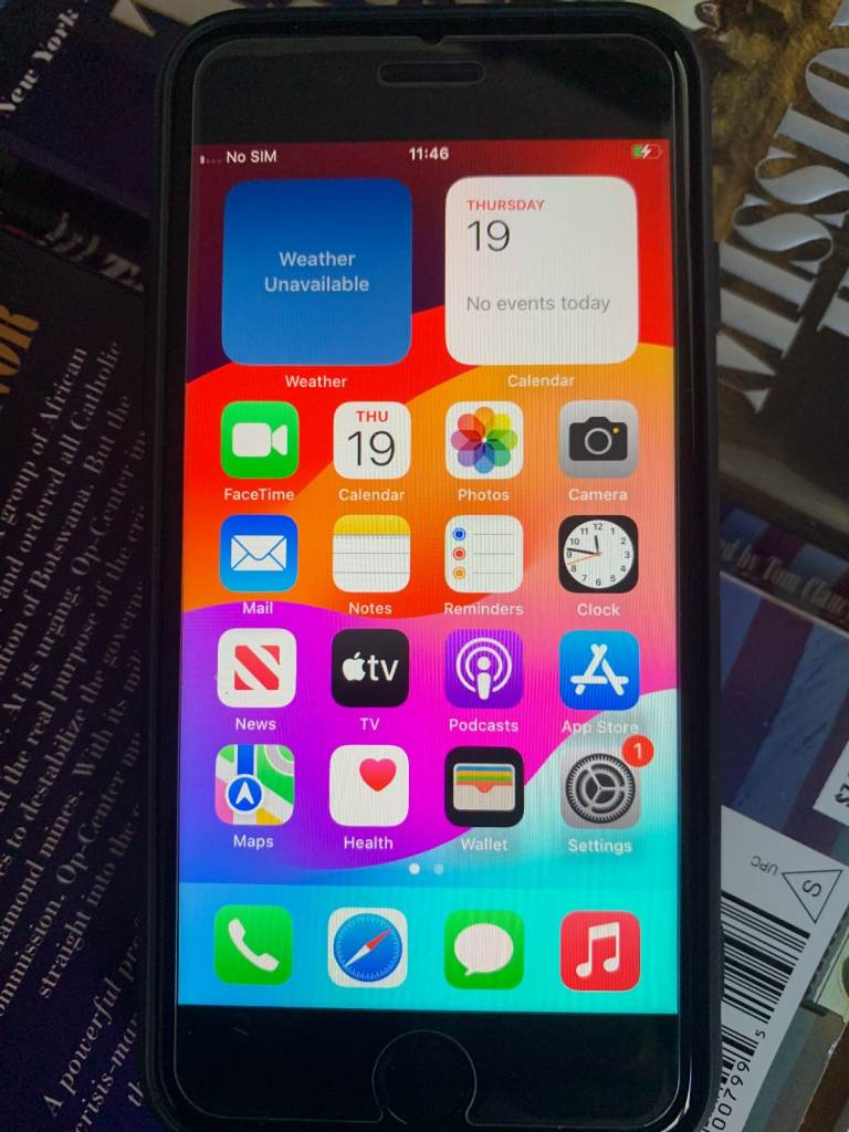 iPhone SE, Black 64 Gig, Late 2020, Mint Condition, Spare Case and Charger. Unlocked.