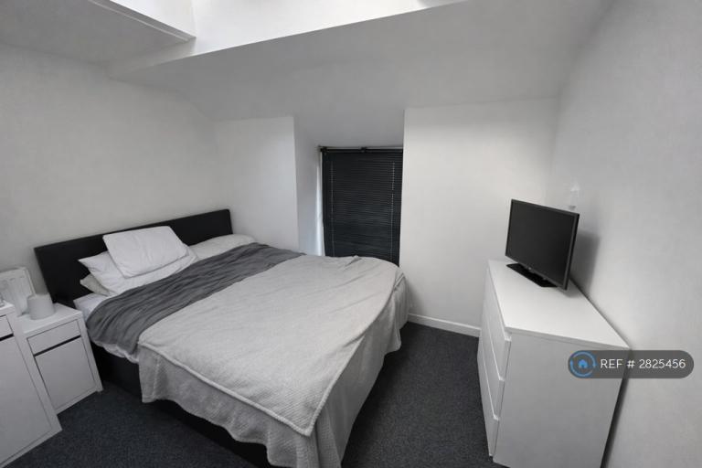 1 bedroom flat in Gurnos Road, Ystalyfera, Swansea, SA9 (1 bed) (#2825456)