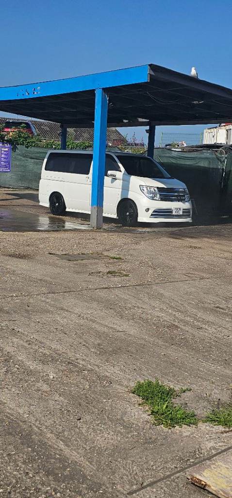 Nissan Elgrand Mpv 7 seater estate automatic