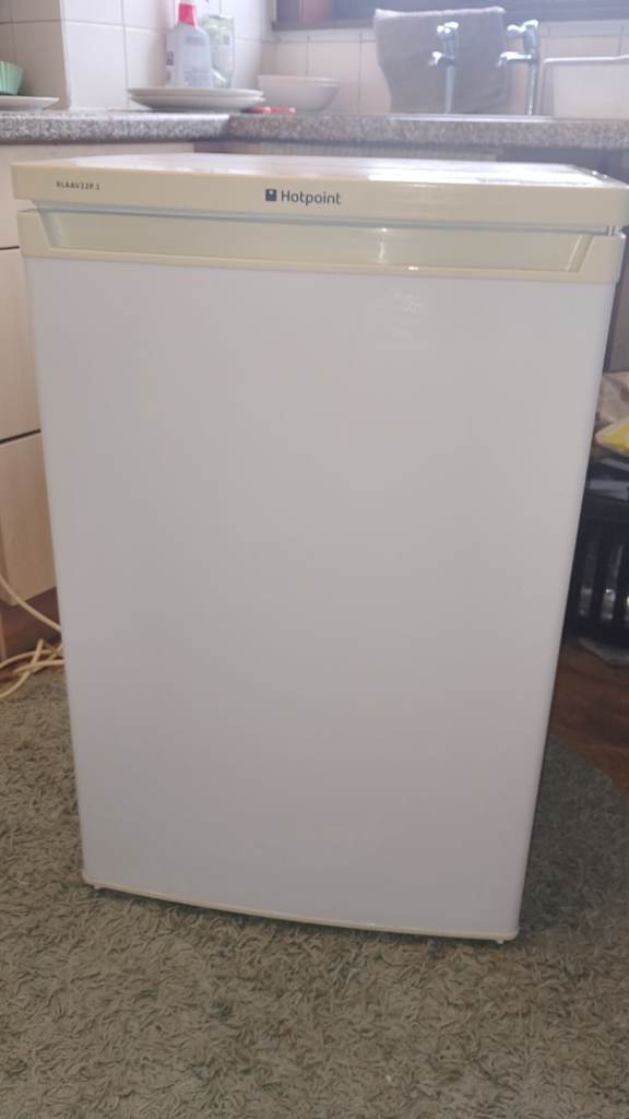 Hotpoint undercounter fridge 