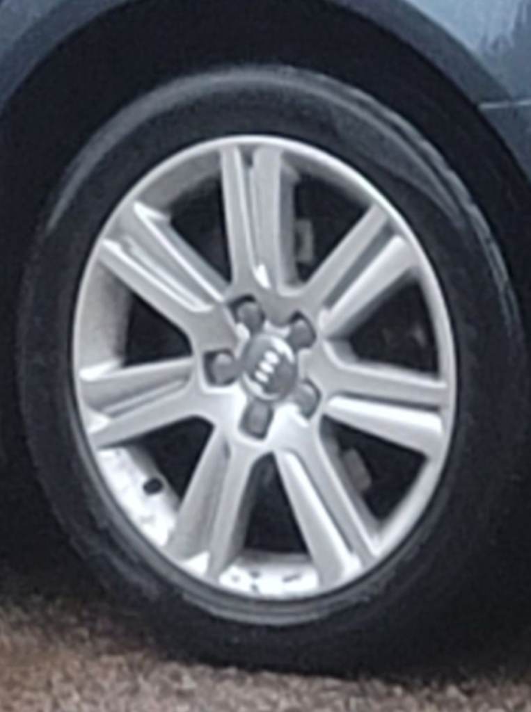 Audi A4 B8 Alloy wheel 17" and Tire 225 50 17 