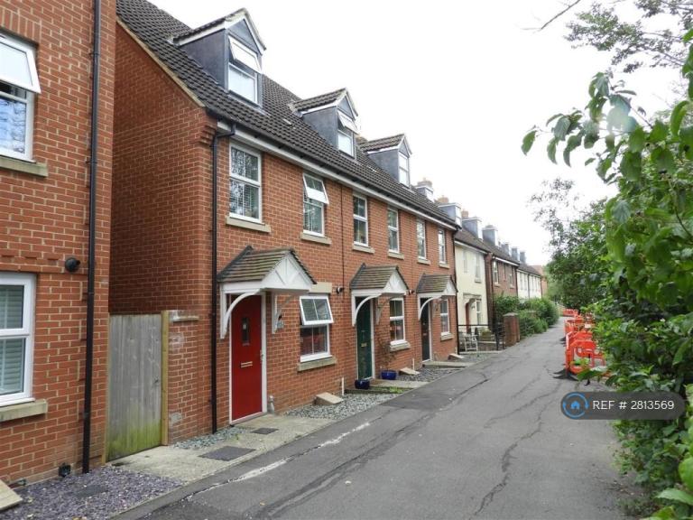 3 bedroom house in Lavinia Walk, Swindon, SN25 (3 bed) (#2813569)