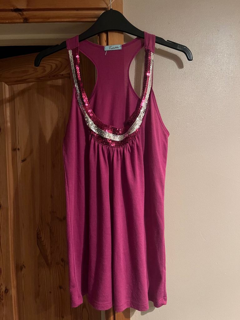 (939) Cerise top, size 12